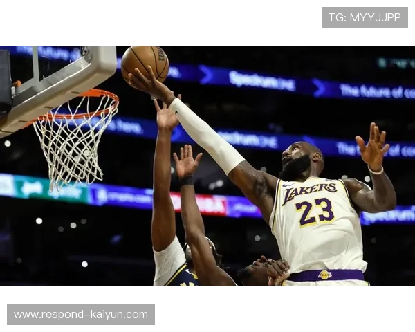 詹姆斯关键时刻爆发湖人逆转勇士重燃季后赛希望全场砍下三双表现