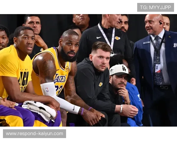 湖人逆转勇士夺胜利 詹姆斯再创季后赛新纪录